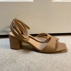 New Day Nude Block Heel Sz 8.5